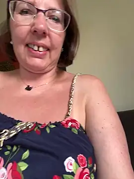 Snapshot of B_Bonya_m chatting on 02.12.25 B Bonya m online show from 02.12.25