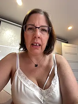 Snapshot of B_Bonya_m chatting on 03.11.25 B Bonya m online show from 03.11.25