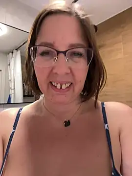 Snapshot of B_Bonya_m chatting on 03.15.25 B Bonya m online show from 03.15.25