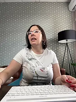 Snapshot of B_Bonya_m chatting on 10.06.25 B Bonya m online show from 10.06.25