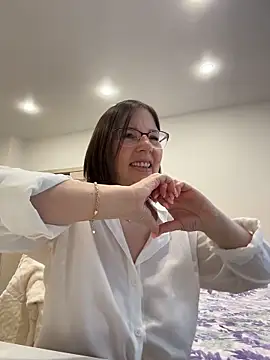 Snapshot of B_Bonya_m chatting on 11.17.25 B Bonya m online show from 11.17.25