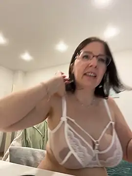 Snapshot of B_Bonya_m chatting on 12.04.25 B Bonya m online show from 12.04.25