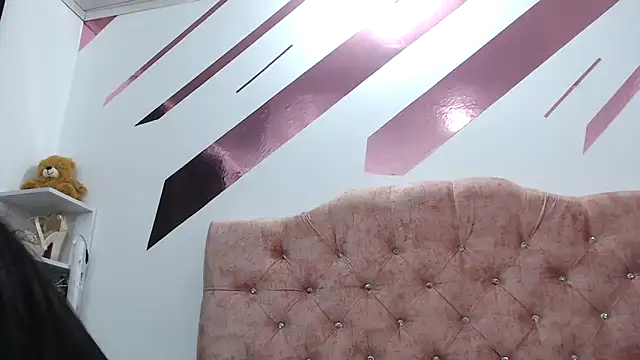 Kitten Hot  online show from 09.11.25