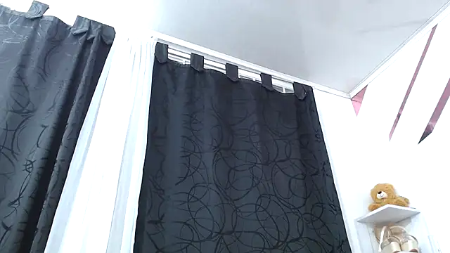 Kitten Hot  online show from 10.21.25