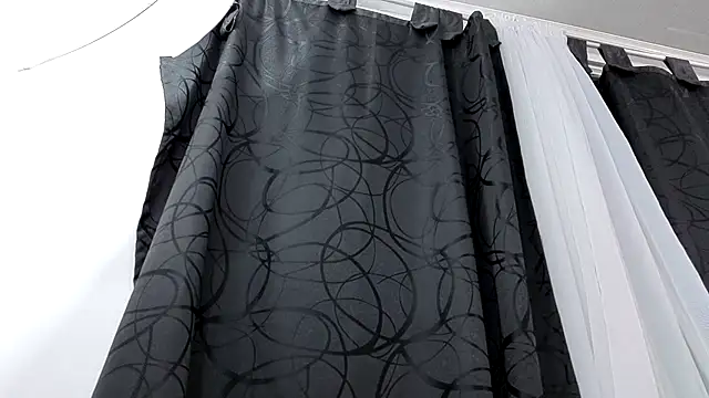 Kitten Hot  online show from 11.12.25