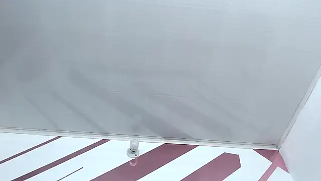 Kitten Hot  online show from 11.15.25