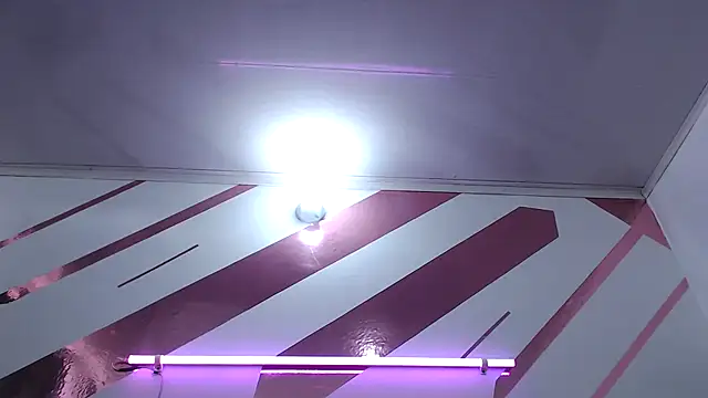 Kitten Hot  online show from 12.02.25