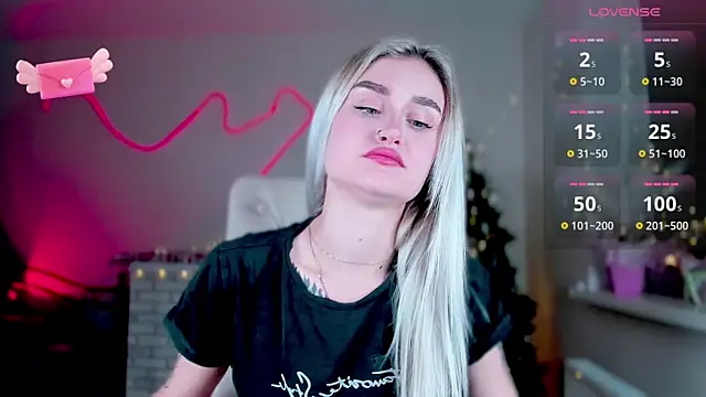 Snapshot of _Ravenaa chatting on 12.12.24 Ravenaa online show from 12.12.24