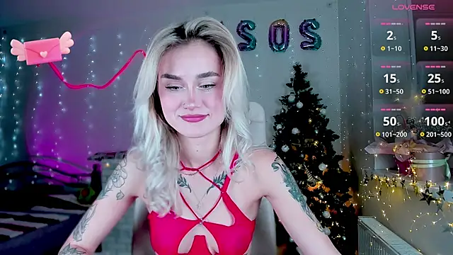 Snapshot of _Ravenaa chatting on 12.31.24 Ravenaa online show from 12.31.24