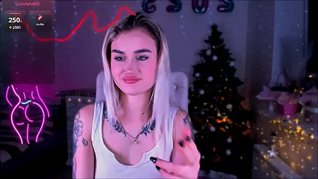 Snapshot of _Ravenaa chatting on 01.10.25 Ravenaa online show from 01.10.25