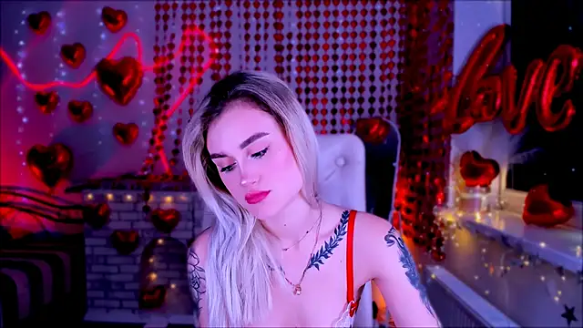 Snapshot of _Ravenaa chatting on 02.08.25 Ravenaa online show from 02.08.25