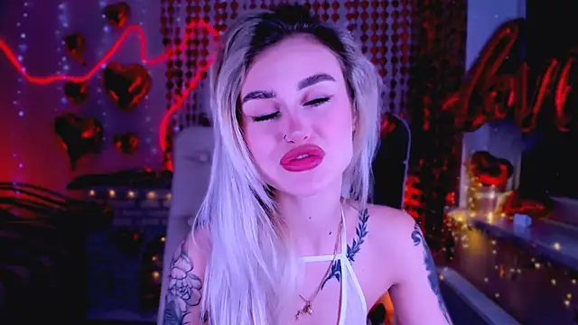 Snapshot of _Ravenaa chatting on 02.09.25 Ravenaa online show from 02.09.25