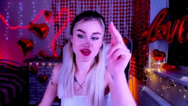 Snapshot of _Ravenaa chatting on 02.10.25 Ravenaa online show from 02.10.25