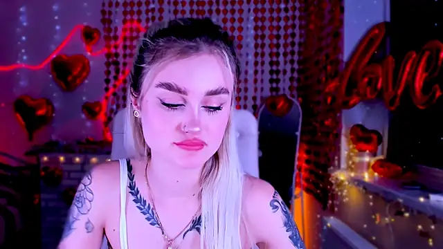 Snapshot of _Ravenaa chatting on 02.10.25 Ravenaa online show from 02.10.25