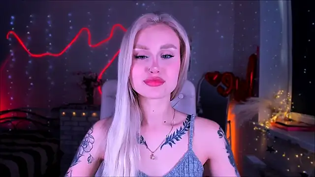 Snapshot of _Ravenaa chatting on 03.14.25 Ravenaa online show from 03.14.25