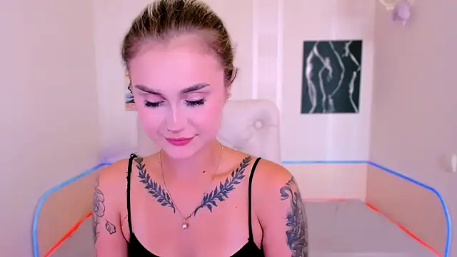 Snapshot of _Ravenaa chatting on 09.13.25 Ravenaa online show from 09.13.25