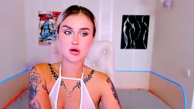 Snapshot of _Ravenaa chatting on 09.15.25 Ravenaa online show from 09.15.25