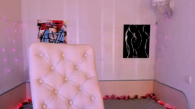 Snapshot of _Ravenaa chatting on 10.10.25 Ravenaa online show from 10.10.25