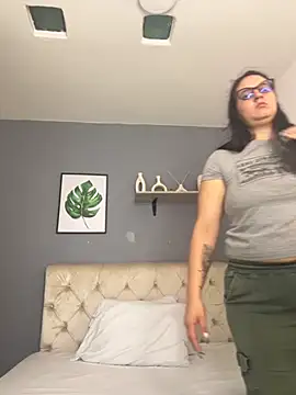 Soe Lara online show from 09.09.25