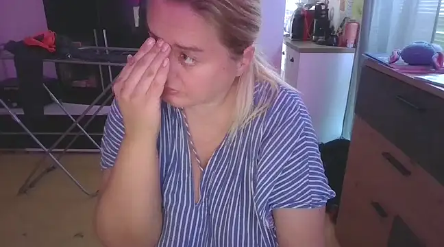 Snapshot of Meliss_Official9 chatting on 03.09.25 Meliss Official9 online show from 03.09.25