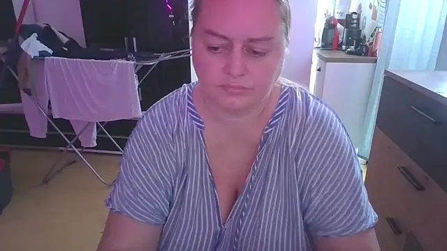 Snapshot of Meliss_Official9 chatting on 03.10.25 Meliss Official9 online show from 03.10.25