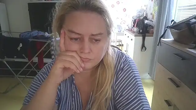 Snapshot of Meliss_Official9 chatting on 03.15.25 Meliss Official9 online show from 03.15.25