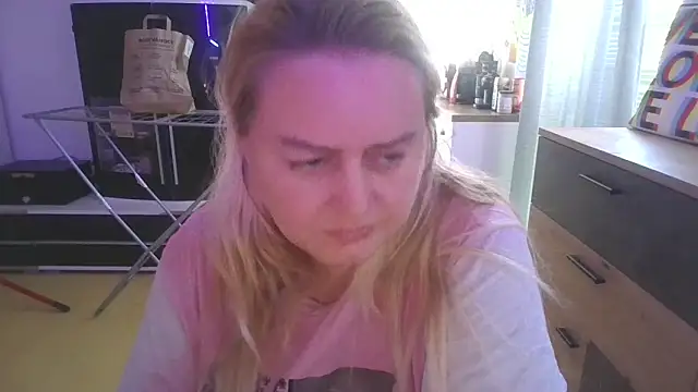 Snapshot of Meliss_Official9 chatting on 03.20.25 Meliss Official9 online show from 03.20.25