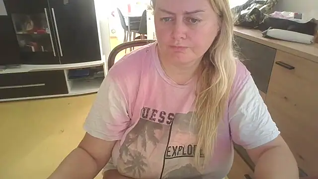 Snapshot of Meliss_Official9 chatting on 09.08.25 Meliss Official9 online show from 09.08.25