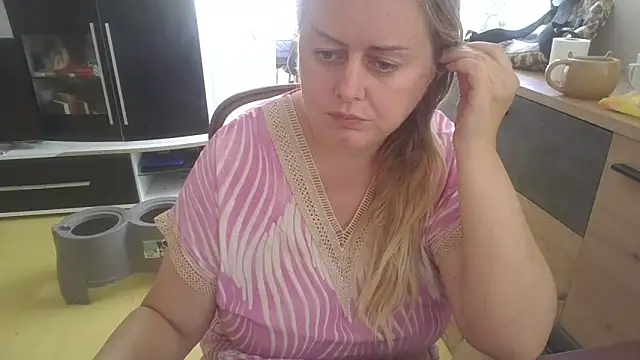 Snapshot of Meliss_Official9 chatting on 09.12.25 Meliss Official9 online show from 09.12.25