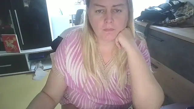 Snapshot of Meliss_Official9 chatting on 09.25.25 Meliss Official9 online show from 09.25.25