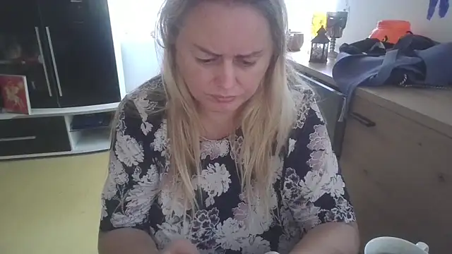 Snapshot of Meliss_Official9 chatting on 09.27.25 Meliss Official9 online show from 09.27.25