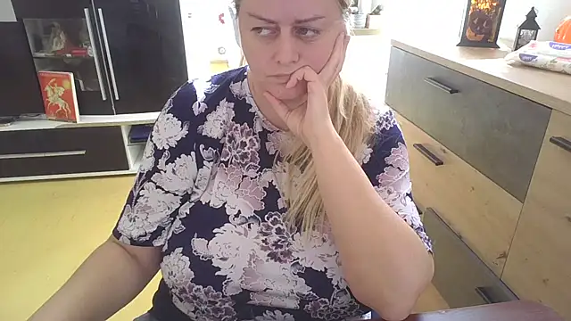 Snapshot of Meliss_Official9 chatting on 10.08.25 Meliss Official9 online show from 10.08.25