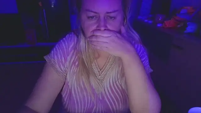 Snapshot of Meliss_Official9 chatting on 10.11.25 Meliss Official9 online show from 10.11.25