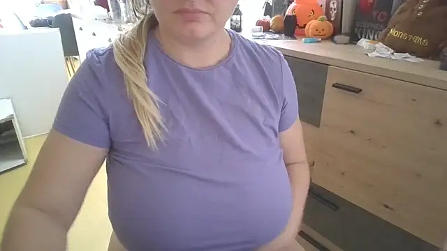 Snapshot of Meliss_Official9 chatting on 10.24.25 Meliss Official9 online show from 10.24.25