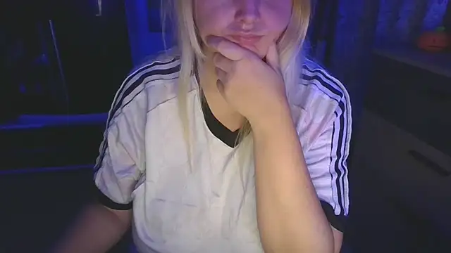 Snapshot of Meliss_Official9 chatting on 10.28.25 Meliss Official9 online show from 10.28.25