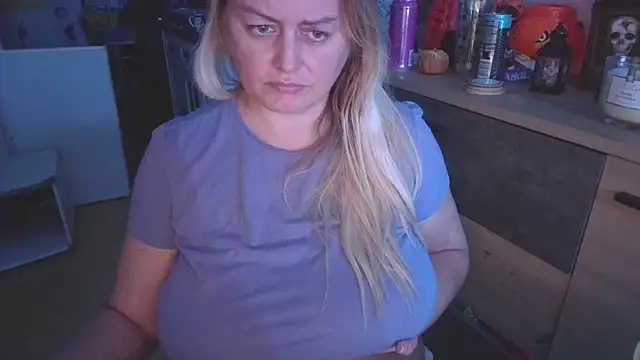 Snapshot of Meliss_Official9 chatting on 10.30.25 Meliss Official9 online show from 10.30.25