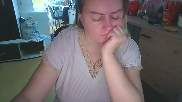 Snapshot of Meliss_Official9 chatting on 11.13.25 Meliss Official9 online show from 11.13.25