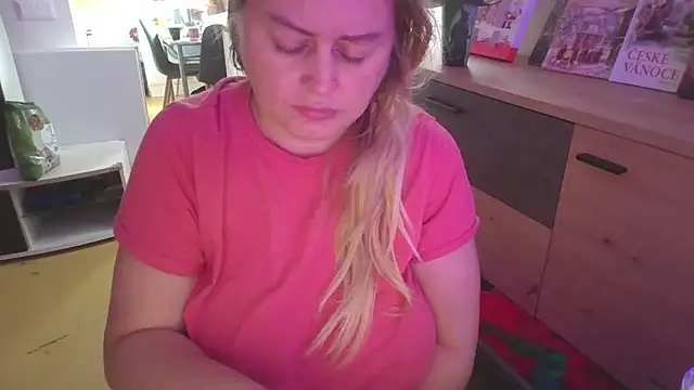 Snapshot of Meliss_Official9 chatting on 11.16.25 Meliss Official9 online show from 11.16.25