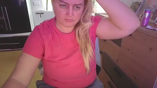 Snapshot of Meliss_Official9 chatting on 11.21.25 Meliss Official9 online show from 11.21.25