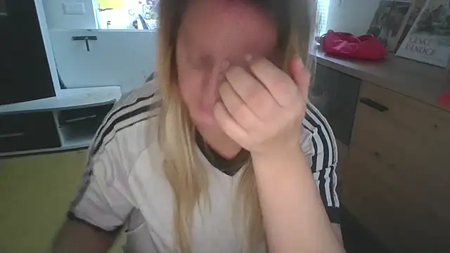 Snapshot of Meliss_Official9 chatting on 11.25.25 Meliss Official9 online show from 11.25.25