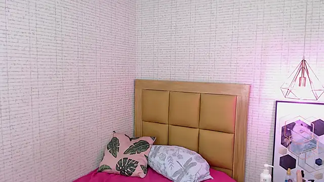 MAGNOLEROY online show from 02.08.25