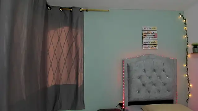 Snapshot of MAGNOLEROY chatting on 05.19.26 MAGNOLEROY online show from 05.19.26