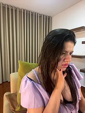 Snapshot of Alice_Biel chatting on 01.25.25 Alice Biel online show from 01.25.25