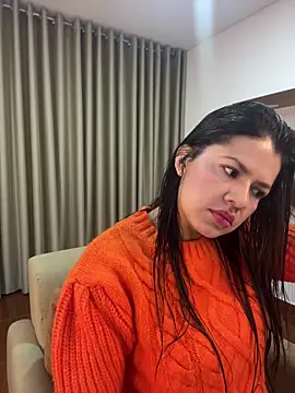 Snapshot of Alice_Biel chatting on 03.10.25 Alice Biel online show from 03.10.25