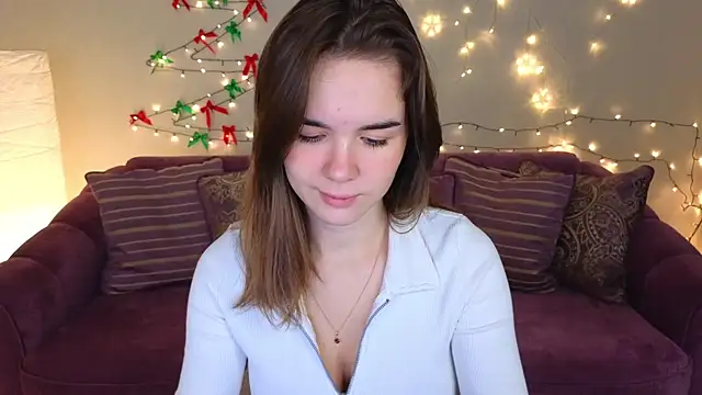 Snapshot of LindaRobertz chatting on 12.30.24 LindaRobertz online show from 12.30.24