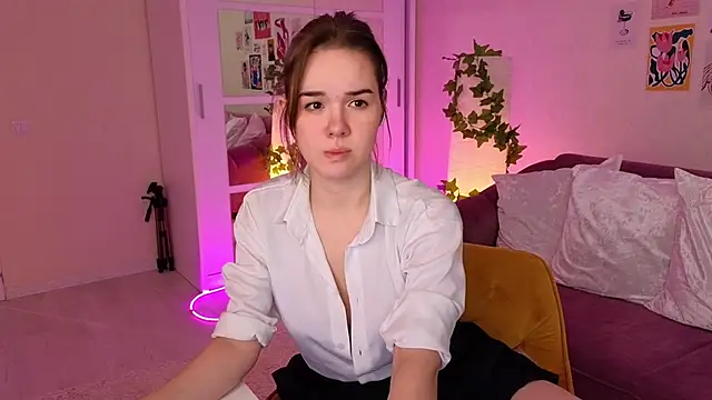 Snapshot of LindaRobertz chatting on 03.04.25 LindaRobertz online show from 03.04.25