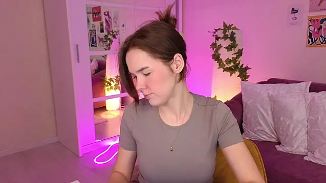 Snapshot of LindaRobertz chatting on 03.22.25 LindaRobertz online show from 03.22.25