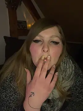 Snapshot of herz_steht_kopf90 chatting on 12.19.25 herz steht kopf90 online show from 12.19.25