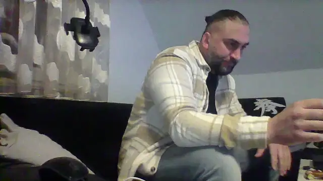 Snapshot of NewyorkDimi chatting on 12.23.25 NewyorkDimi online show from 12.23.25
