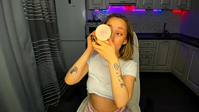 MelodyOfLovee online show from 03.12.25